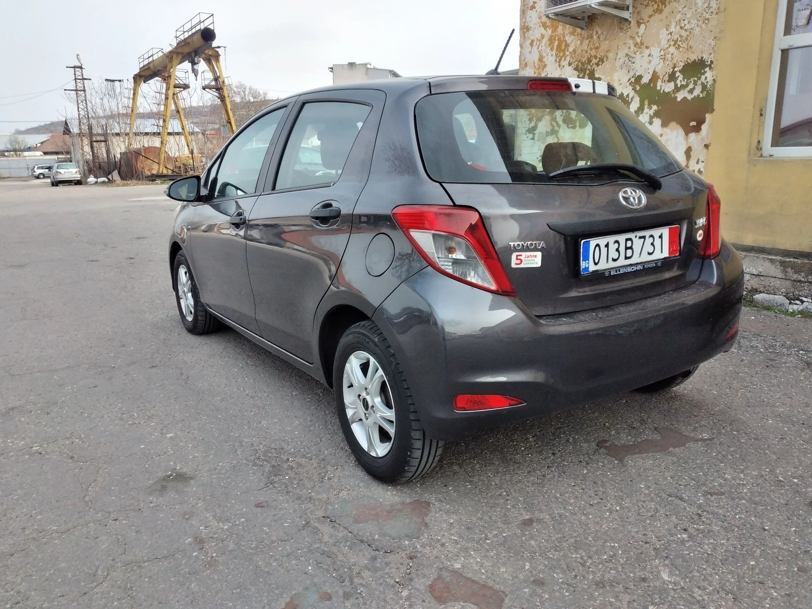 Toyota Yaris 1.0i - изображение 4