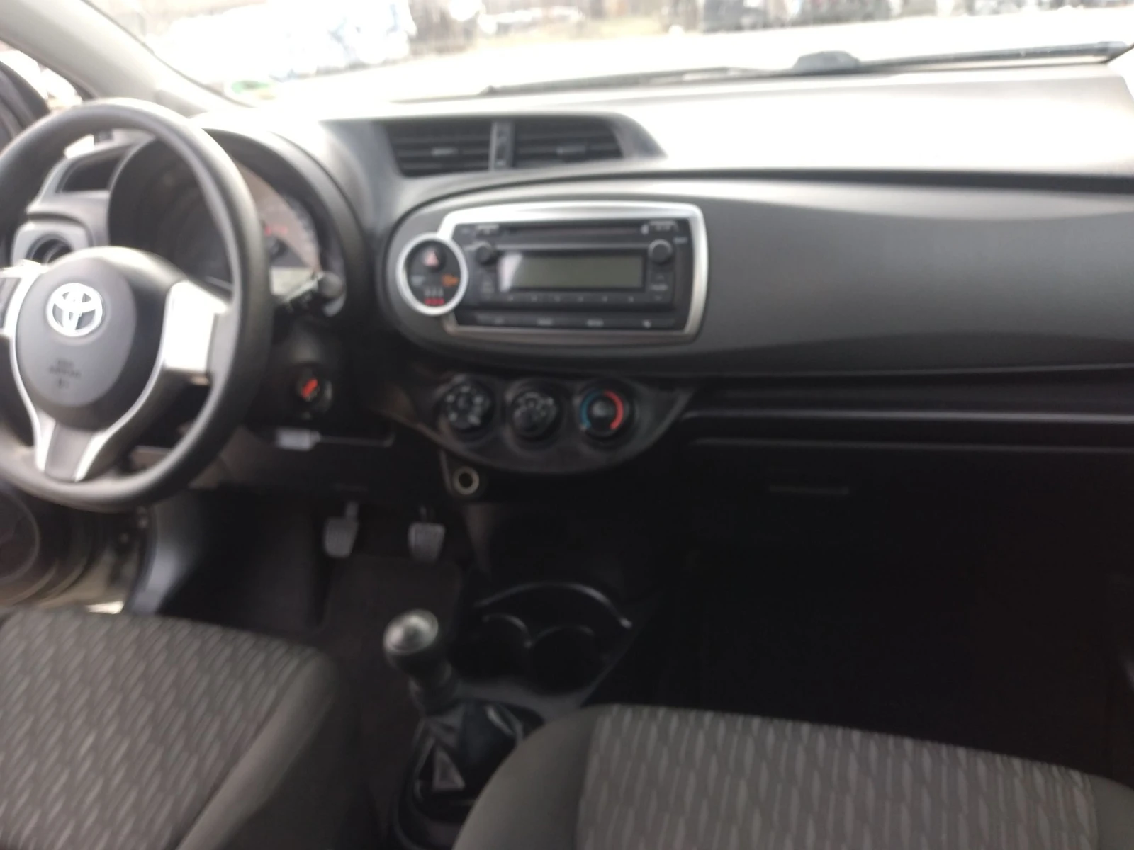 Toyota Yaris 1.0i - изображение 9