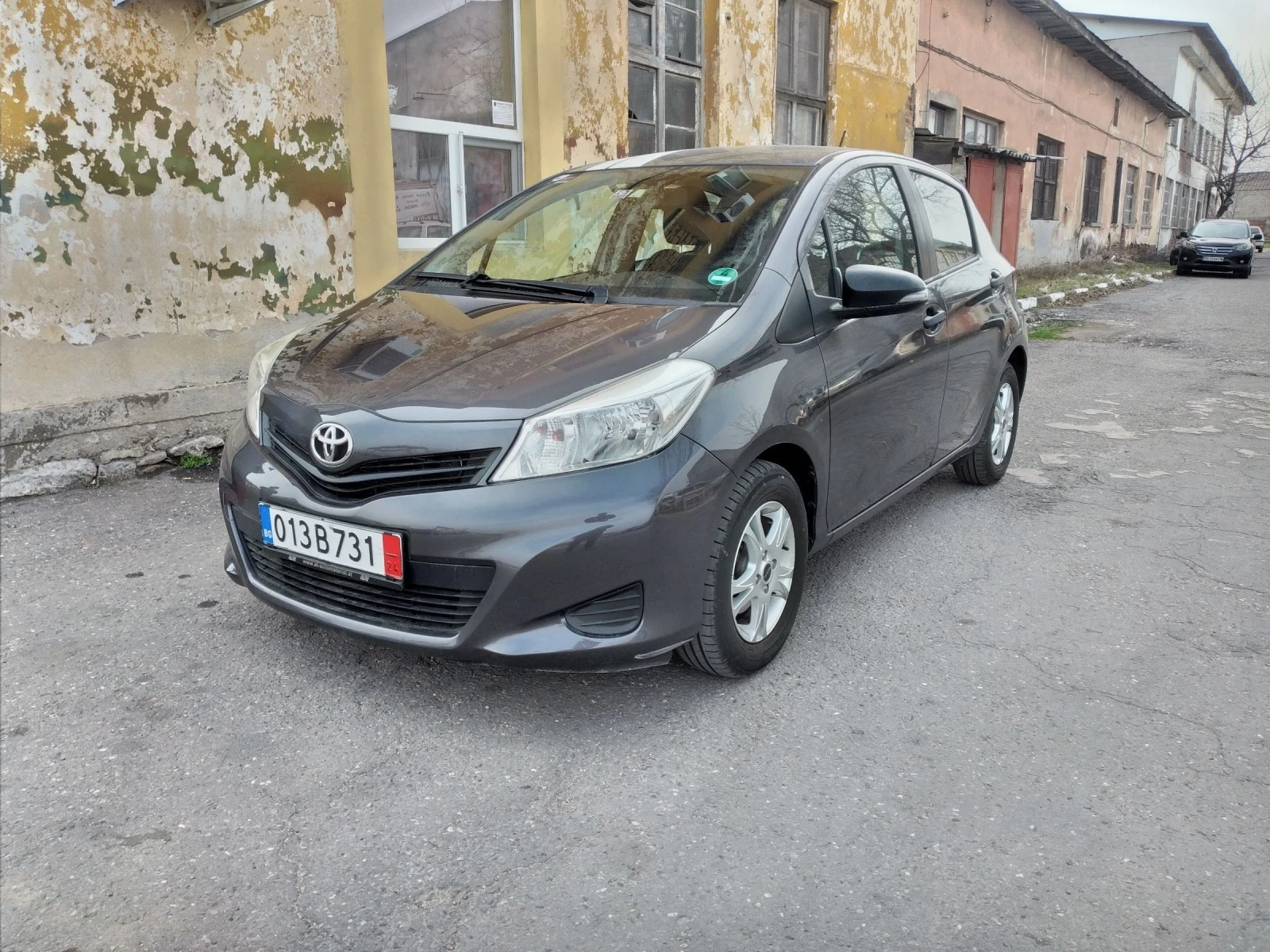 Toyota Yaris 1.0i - изображение 2