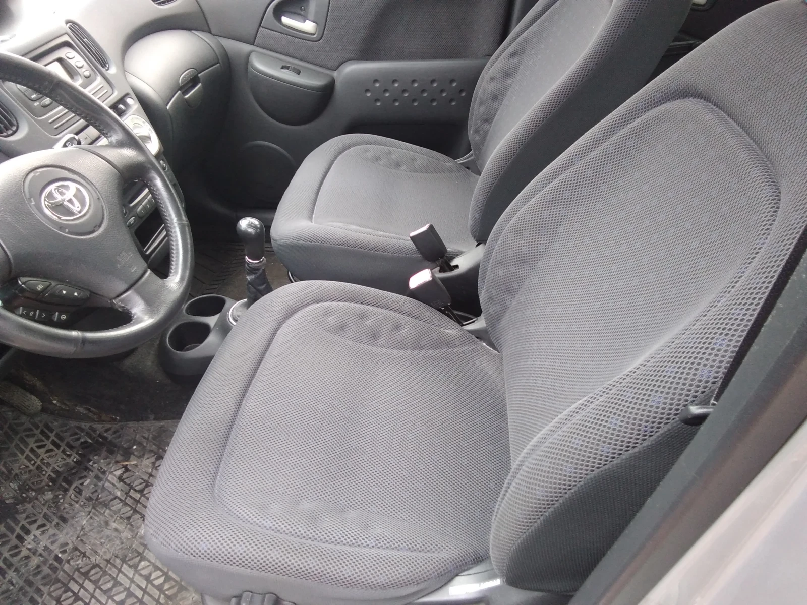 Toyota Yaris verso  - изображение 9