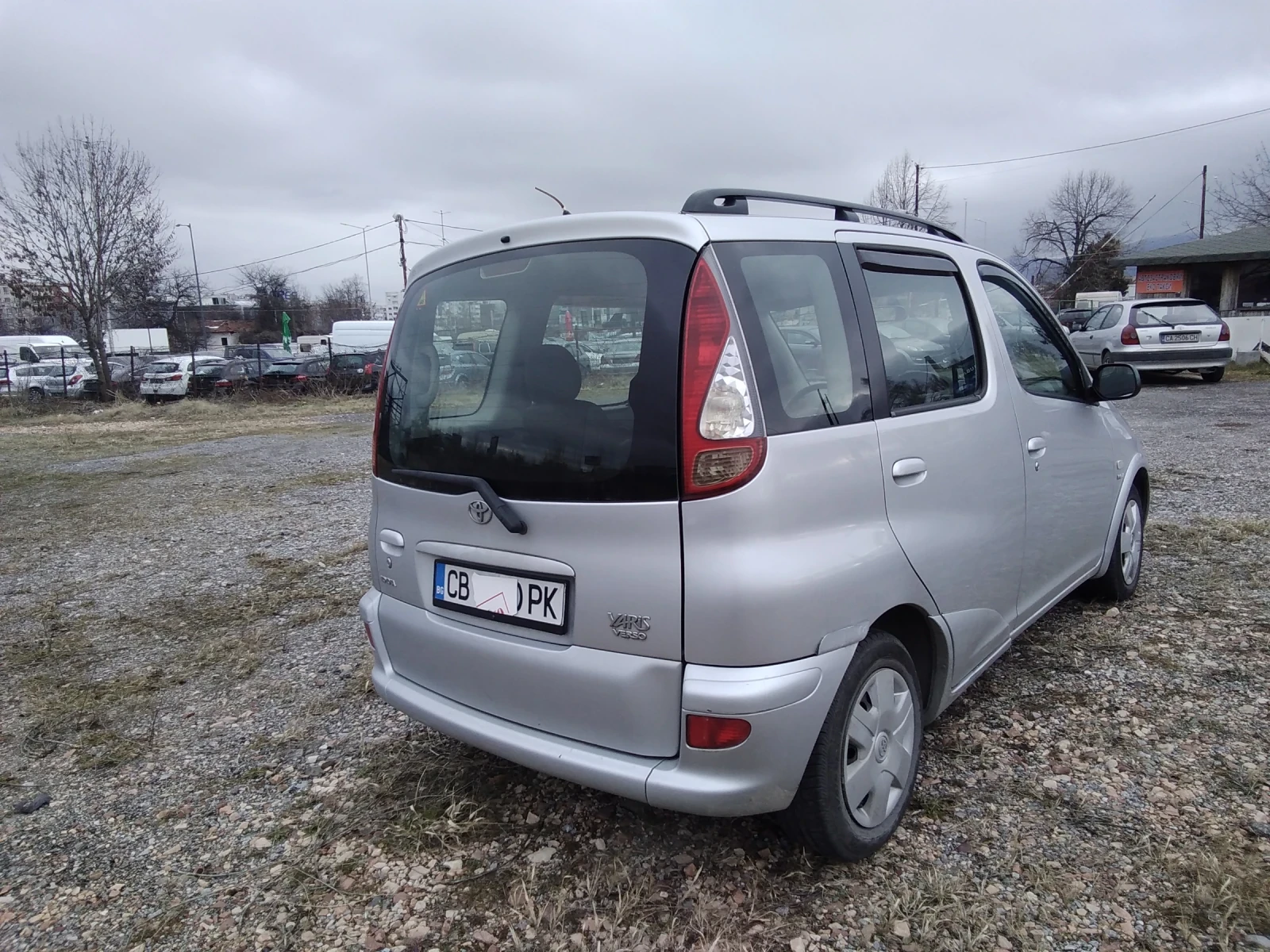 Toyota Yaris verso  - изображение 3