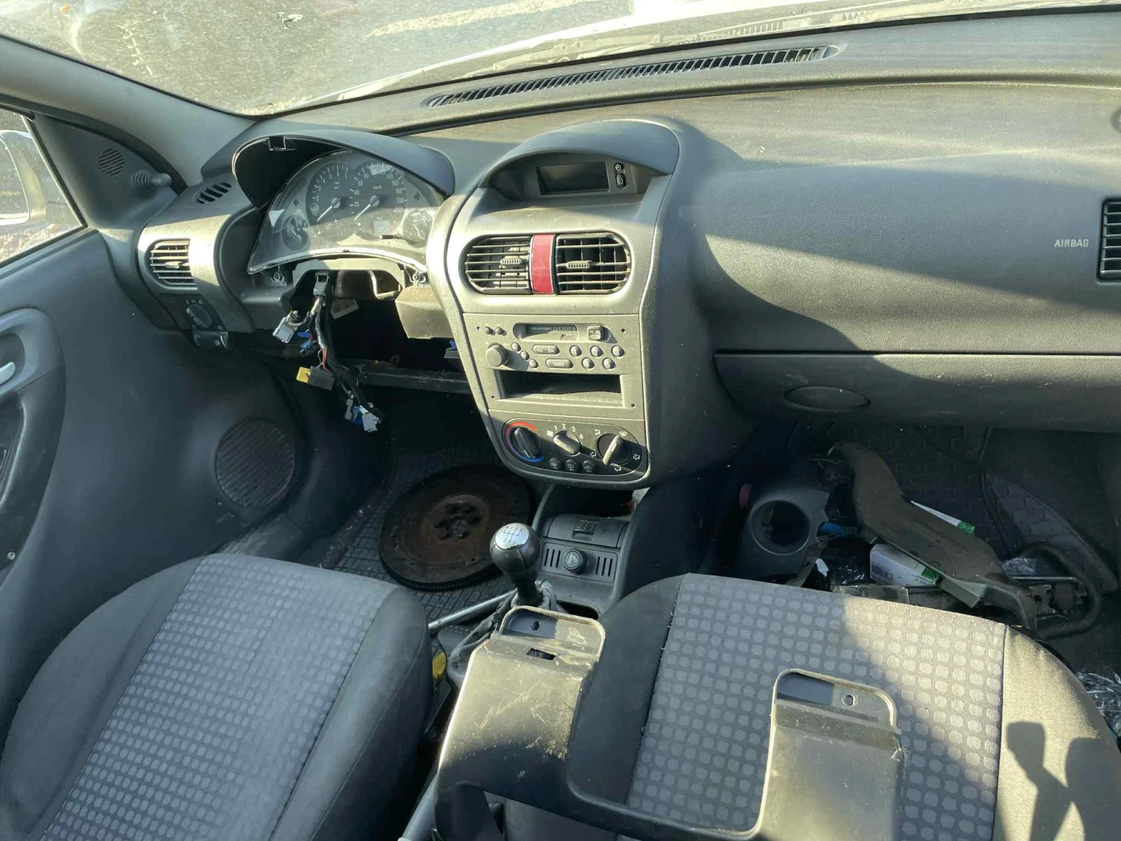 Opel Corsa 1.2 3 цилиндъра, снимка 4 - Автомобили и джипове - 53800319