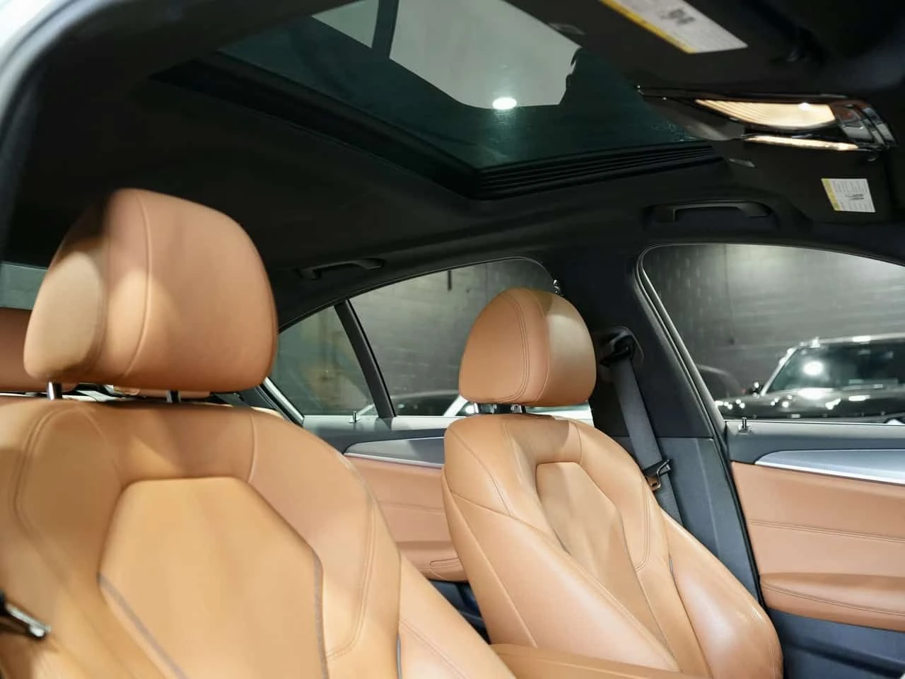 BMW 530 * xDrive * CARFAX * Фиксирана цена до БГ * , снимка 14 - Автомобили и джипове - 54060121