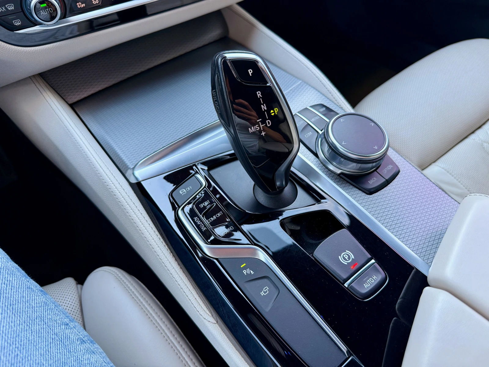 BMW 530 x-drive/MSport/DISR/360/HK/HEADUP/INDIVIDU/NIGHT V, снимка 10 - Автомобили и джипове - 54115491