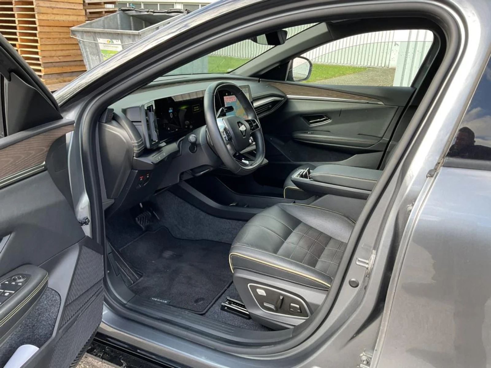 Renault Megane E-Tech Iconic - Electric, снимка 7 - Автомобили и джипове - 54341343