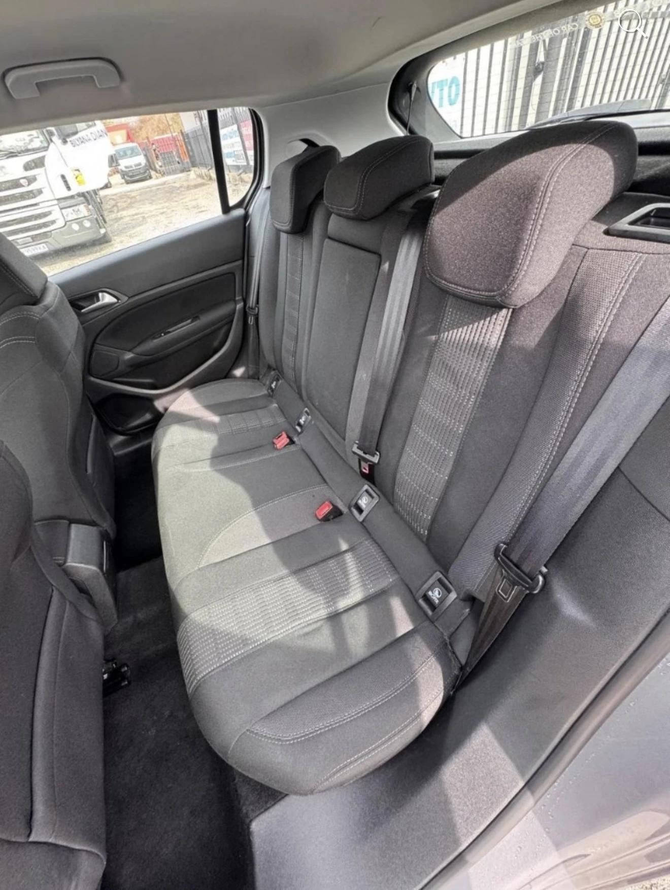 Peugeot 308 1.6 HDI FULL LED , снимка 9 - Автомобили и джипове - 54780330