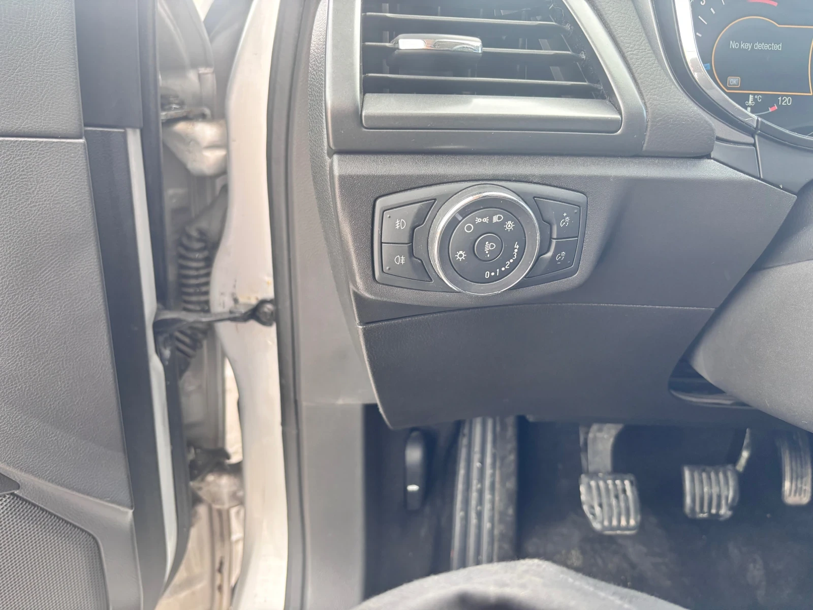Ford Mondeo 1.6 TDCI Titanium , снимка 9 - Автомобили и джипове - 54419498