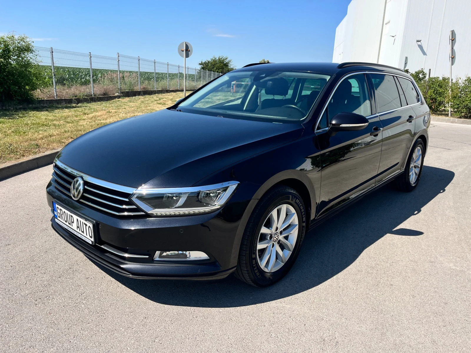 VW Passat 2, 0TDI-150k.c/DIGITAL/LED/КАМЕРА/CARPLAY/КАМЕРА!!, снимка 3 - Автомобили и джипове - 54971994