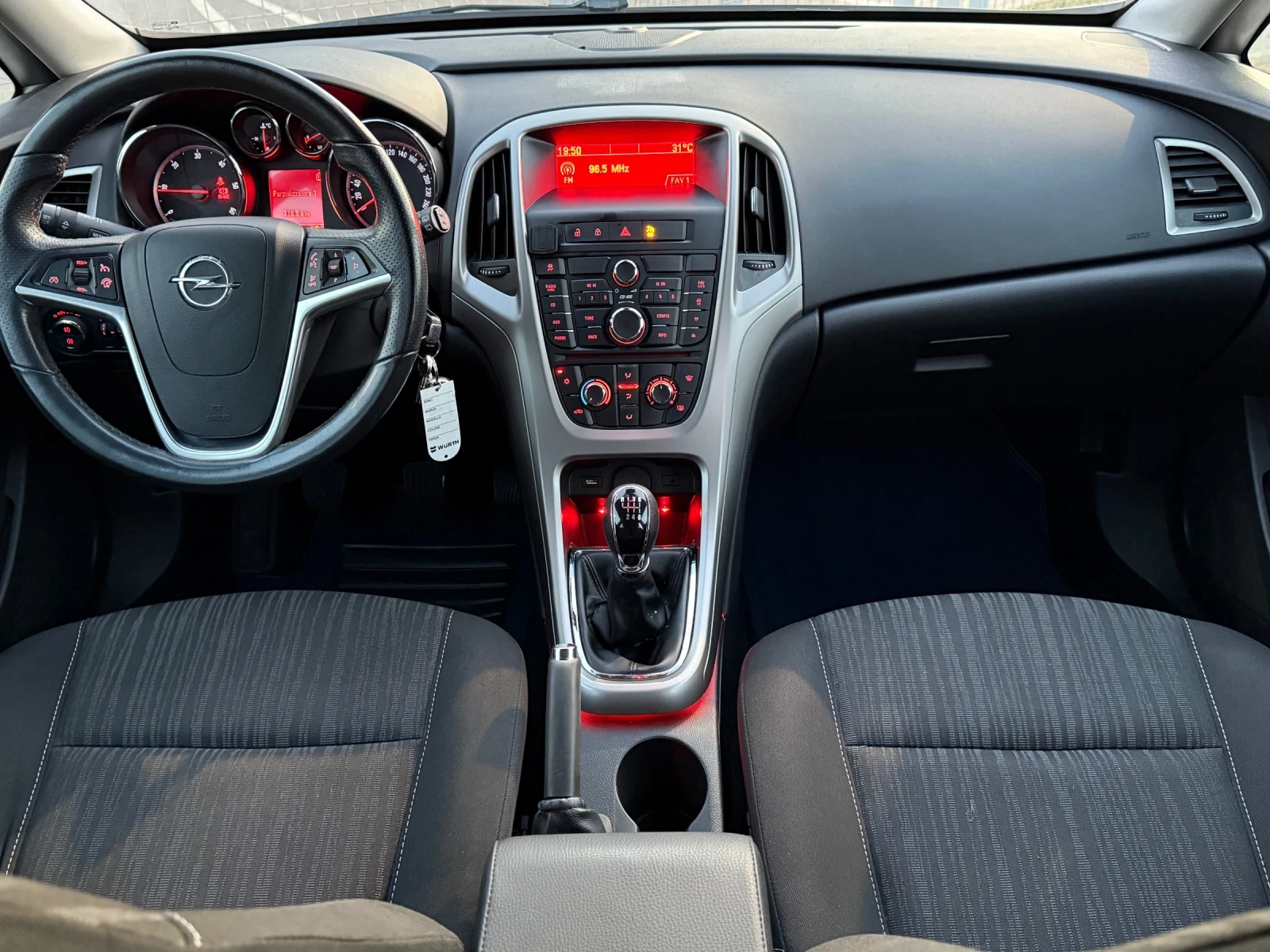 Opel Astra 1.7CDTi* 110КС* 6-СКОРОСТИ* Srorts Tourer* COSMO, снимка 9 - Автомобили и джипове - 55436848