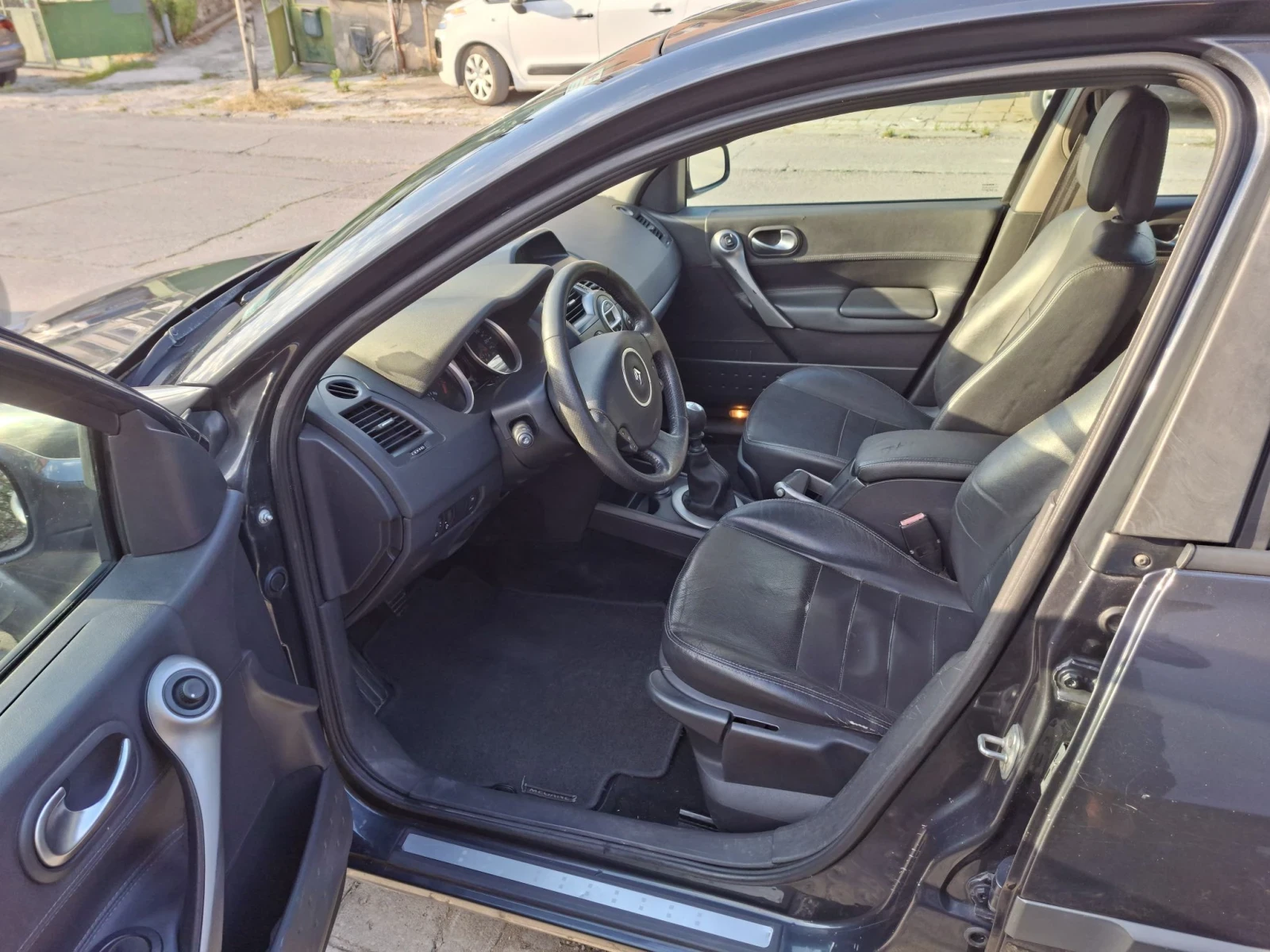Renault Megane Familiar, снимка 8 - Автомобили и джипове - 55667342