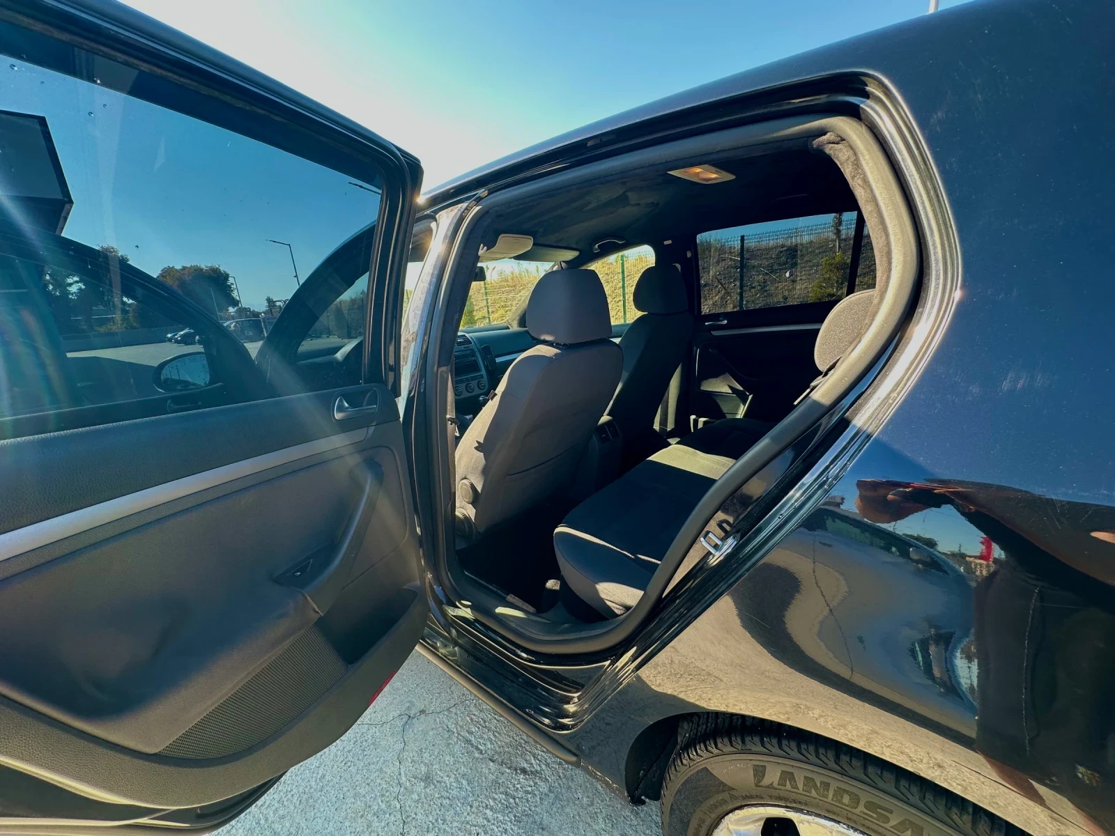 VW Golf 5 1.9tdi, снимка 4 - Автомобили и джипове - 55991631