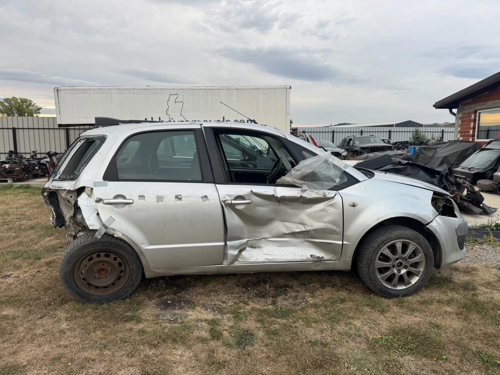Suzuki SX4 1.6 i, снимка 2 - Автомобили и джипове - 56168146