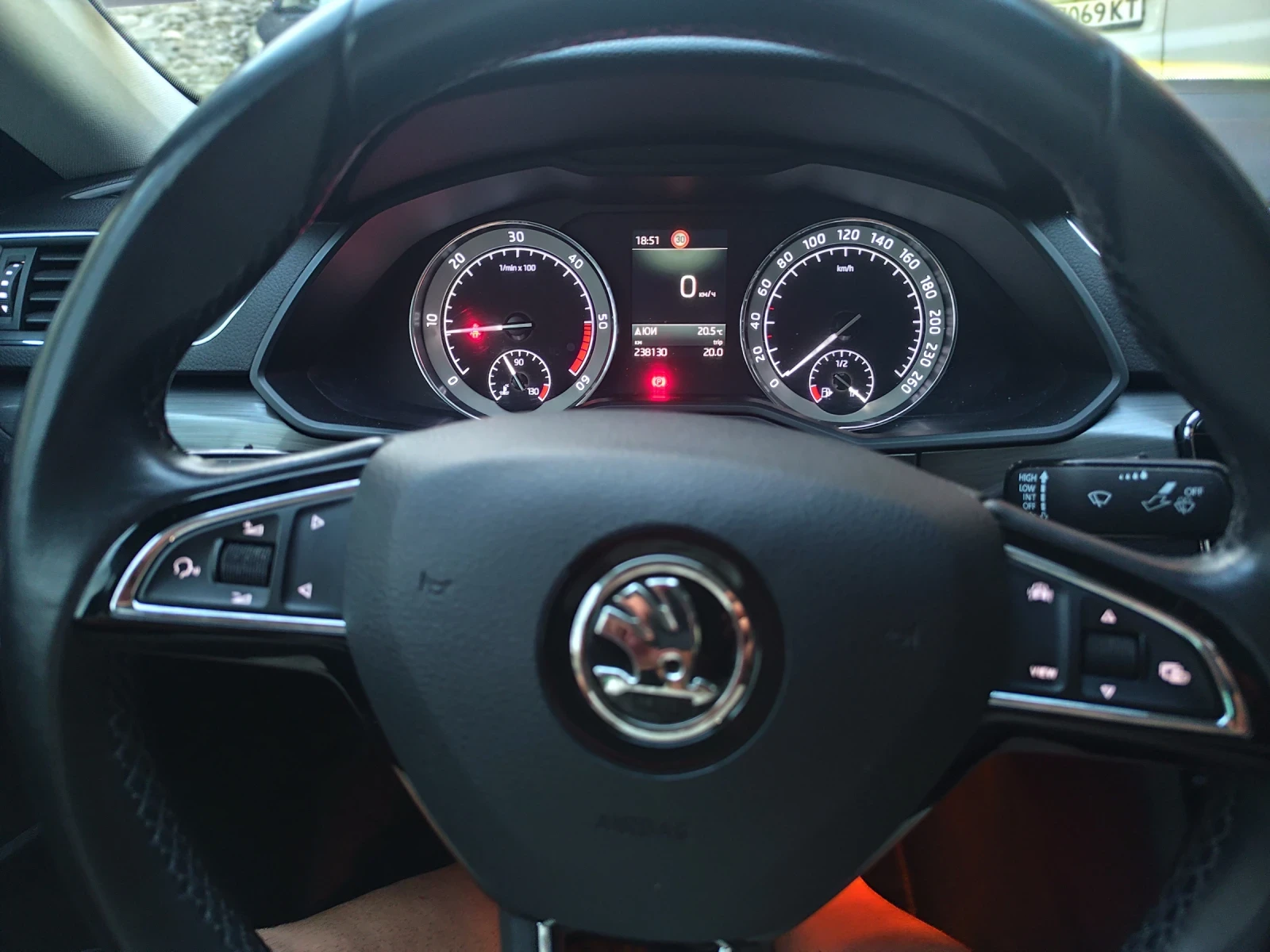 Skoda Superb 2.0 TDI / Обслужена , снимка 11 - Автомобили и джипове - 56442719