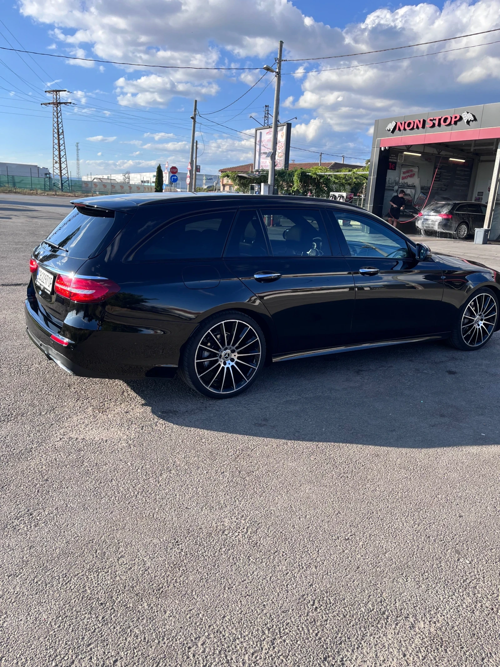 Mercedes-Benz E 220, снимка 3 - Автомобили и джипове - 56468358