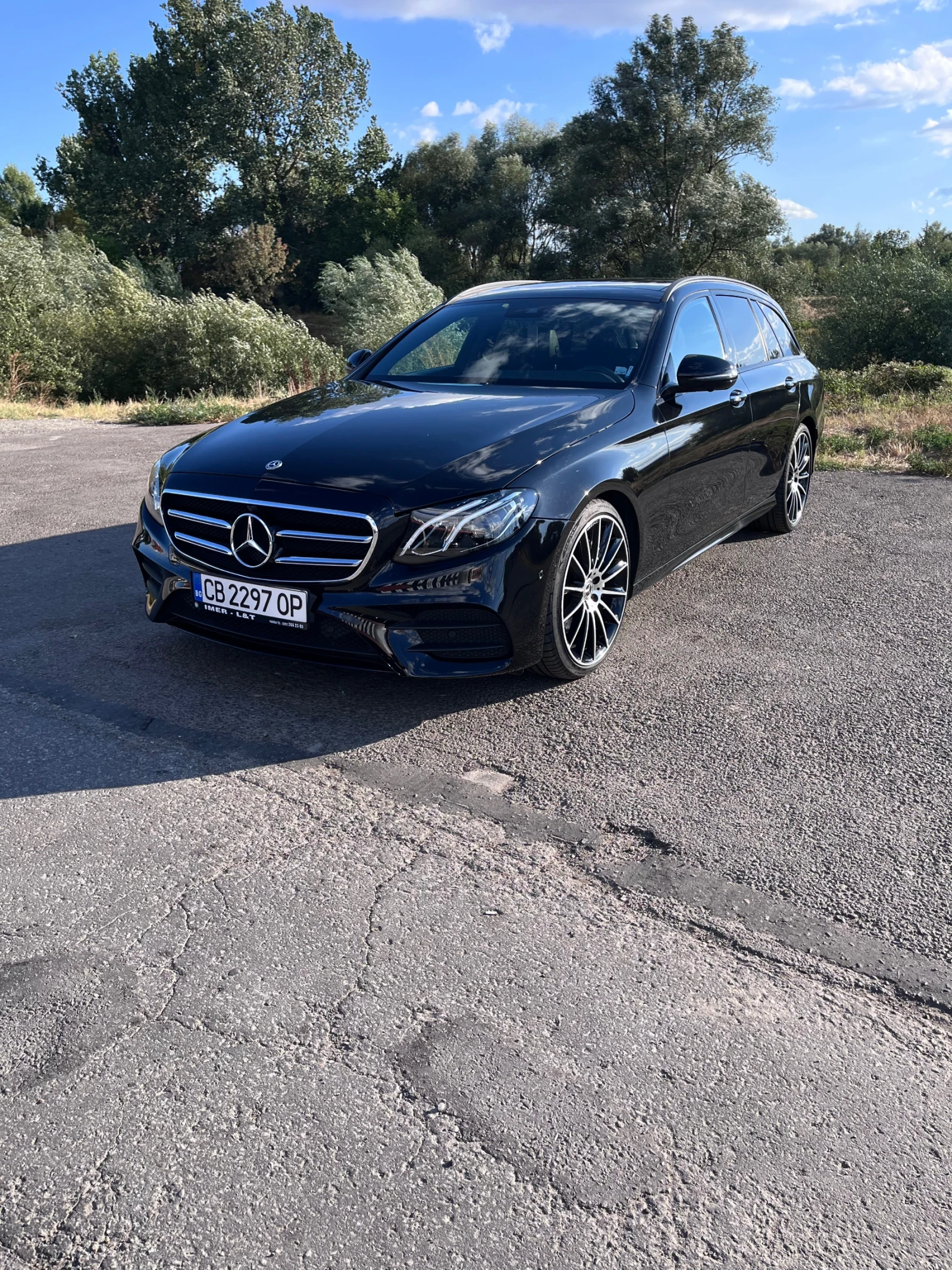 Mercedes-Benz E 220, снимка 2 - Автомобили и джипове - 56468358