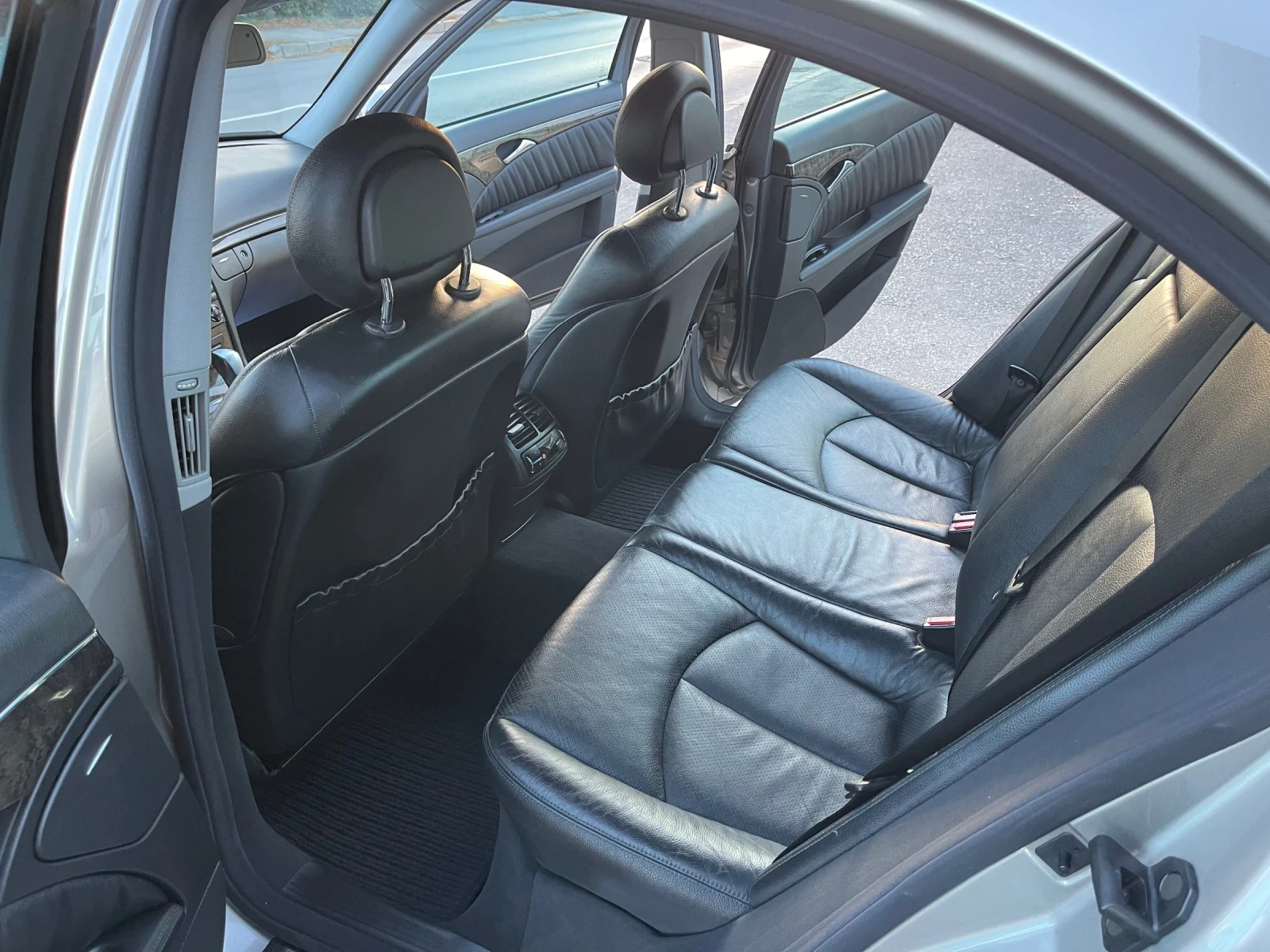 Mercedes-Benz E 320 CDI 204к.с AVANTGARDE, снимка 12 - Автомобили и джипове - 56653061