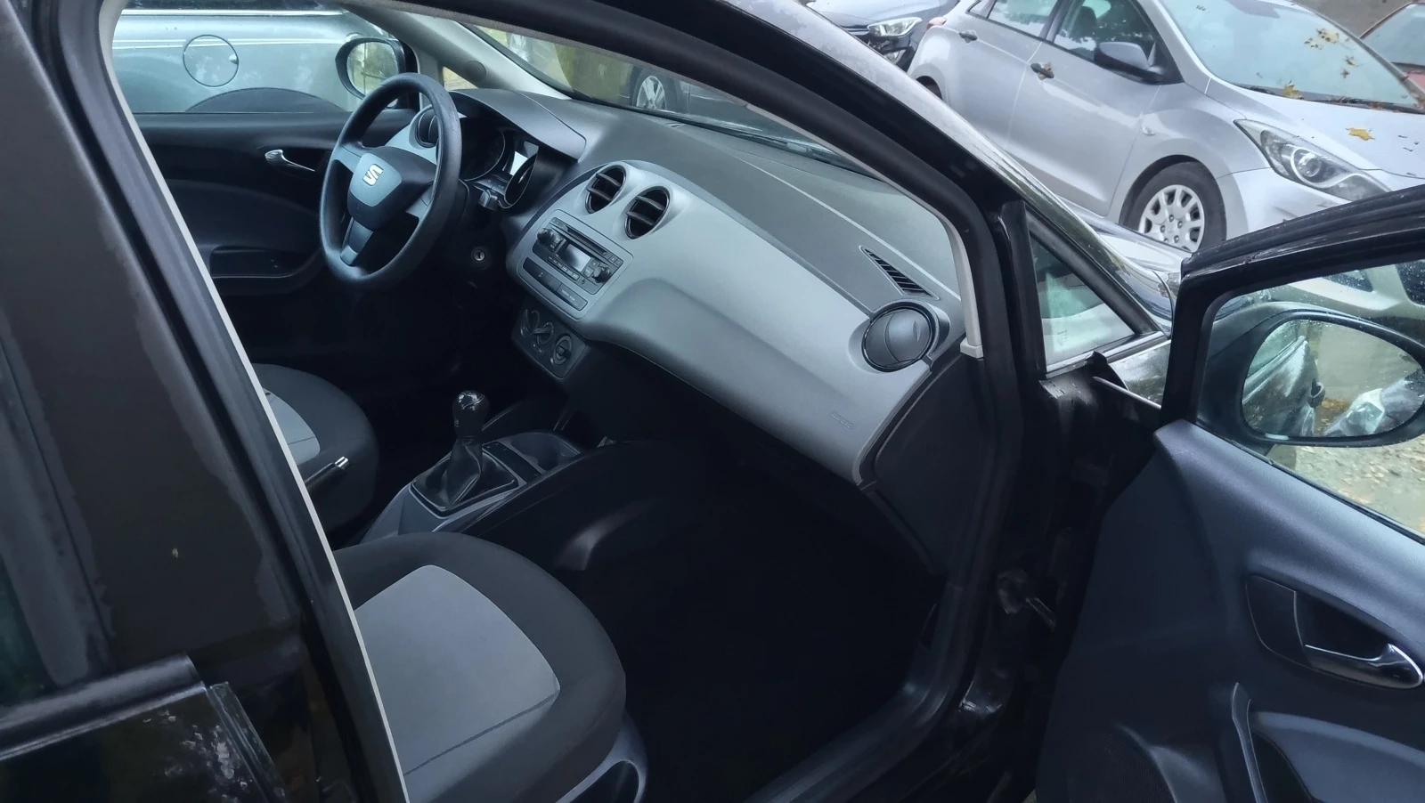 Seat Ibiza 1.2i FACELIFT 2015г, снимка 12 - Автомобили и джипове - 56727883