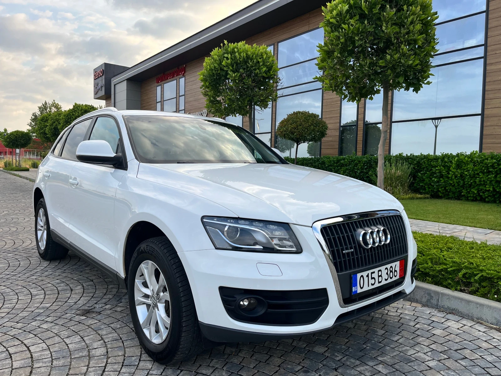 Audi Q5 2.0TDI* 170к.с.* 4х4* Префейс* Нави* Bose* Перфект, снимка 2 - Автомобили и джипове - 54936799