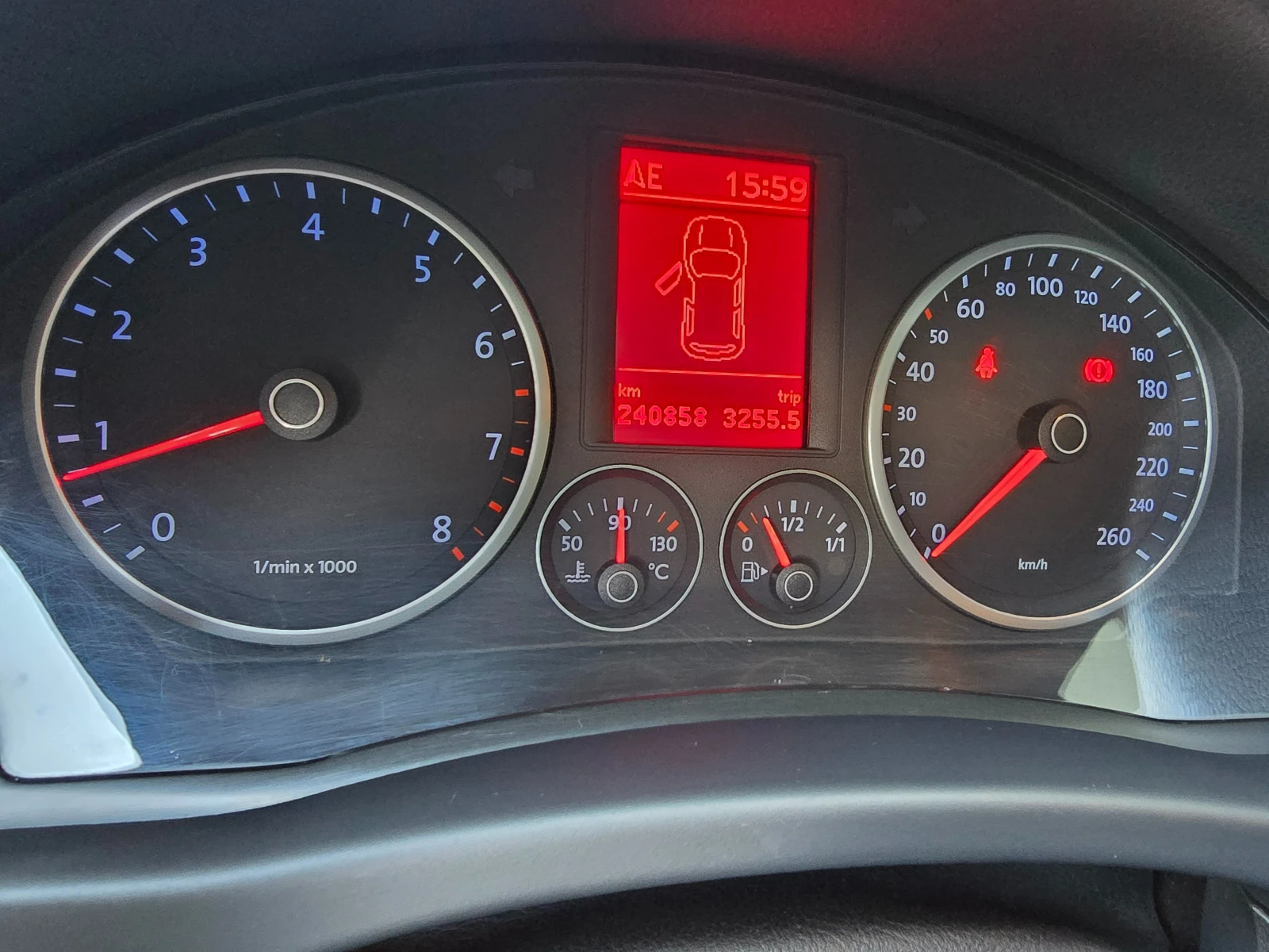 VW Tiguan 1.4 TSI, снимка 12 - Автомобили и джипове - 55934605