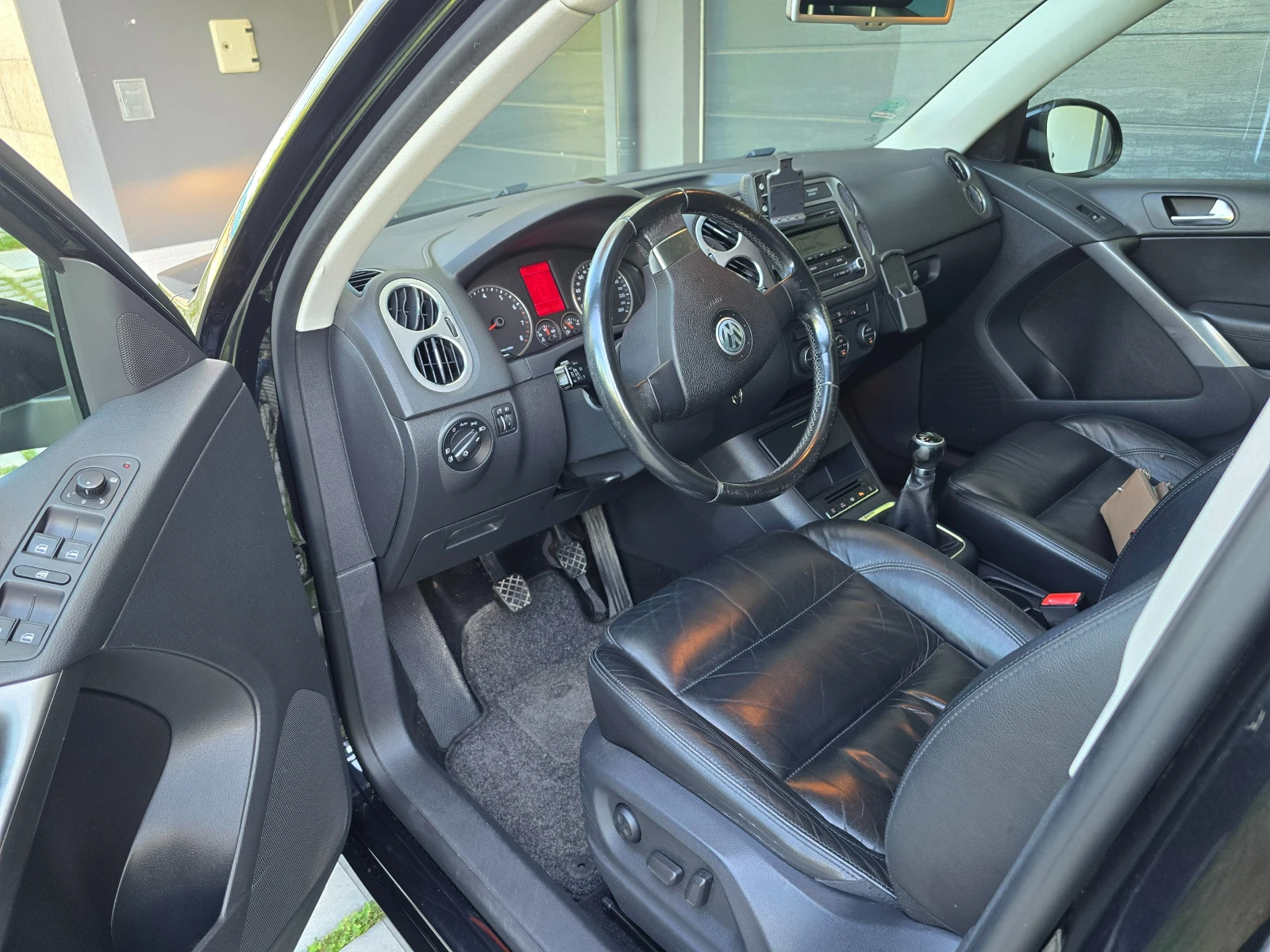 VW Tiguan 1.4 TSI, снимка 11 - Автомобили и джипове - 55934605