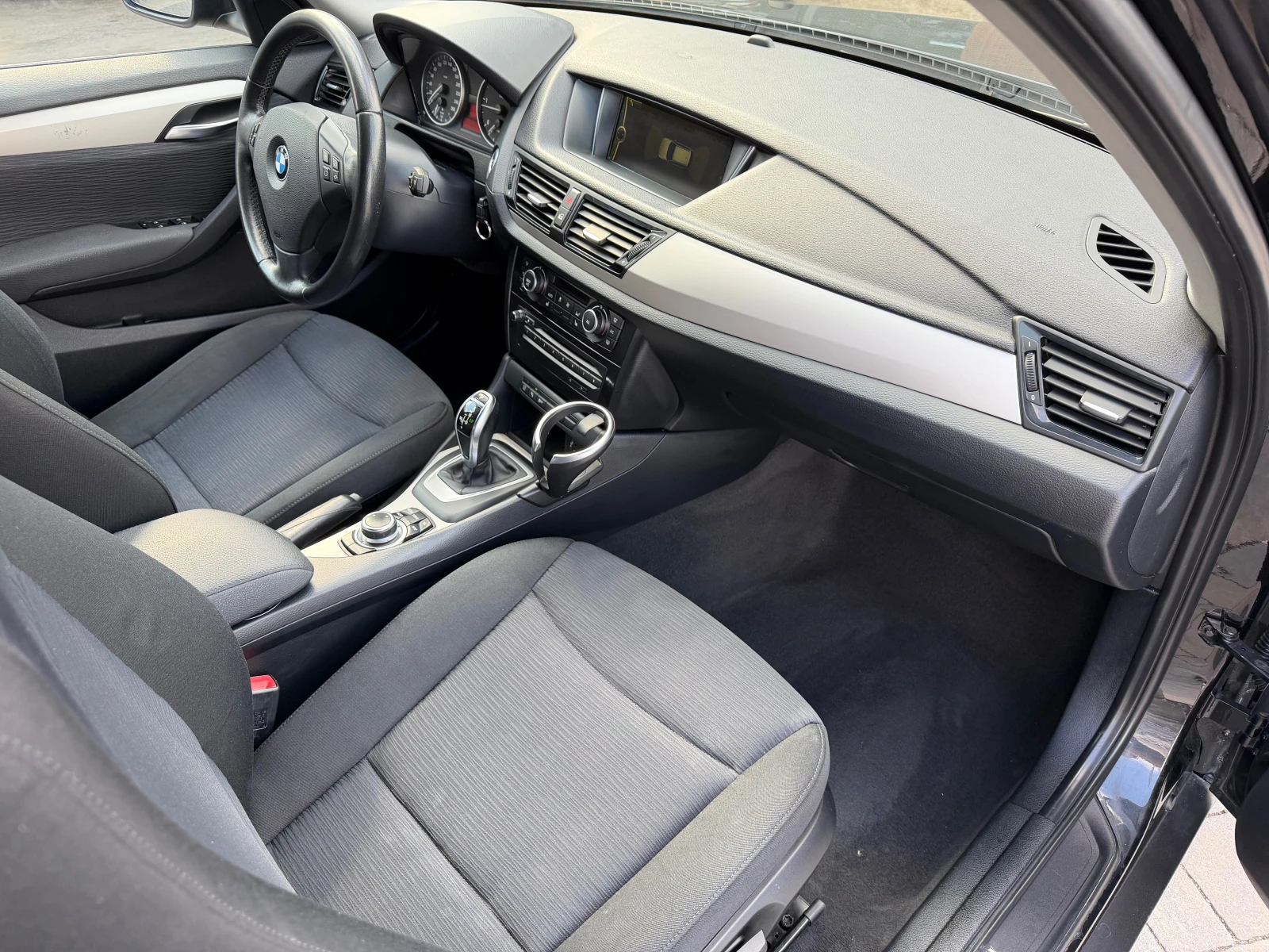 BMW X1 2.0d Facelift #XENON#NAVI#PODGREV#Park#, снимка 12 - Автомобили и джипове - 56298377