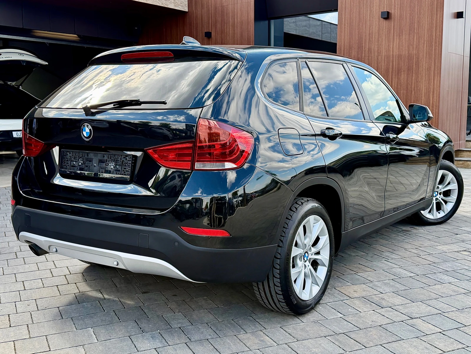 BMW X1 2.0d Facelift #XENON#NAVI#PODGREV#Park#, снимка 2 - Автомобили и джипове - 56298377
