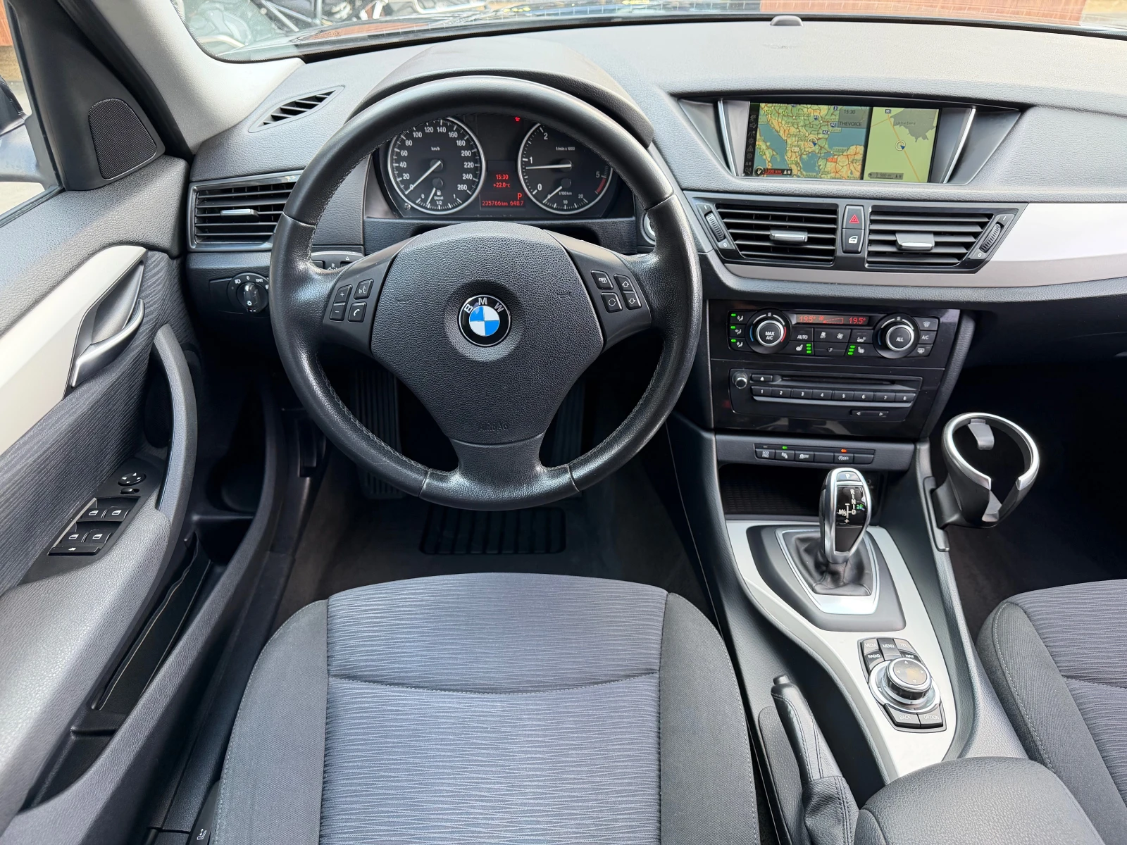 BMW X1 2.0d Facelift #XENON#NAVI#PODGREV#Park#, снимка 10 - Автомобили и джипове - 56298377