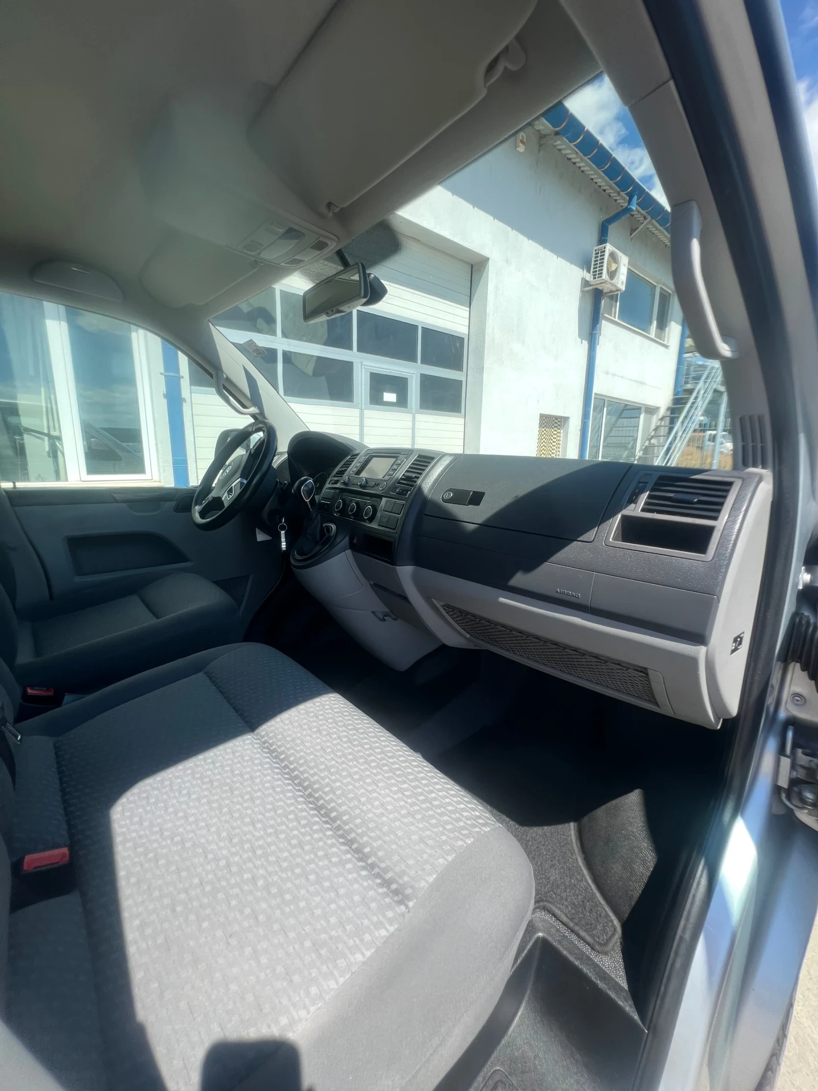 VW Transporter Long / 2015г / 215.000км! , снимка 14 - Бусове и автобуси - 55687002