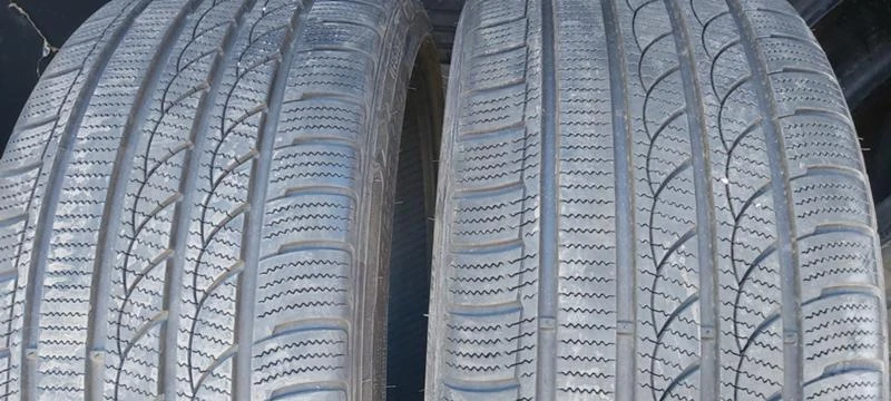 Гуми Зимни 255/35R19, снимка 1 - Гуми и джанти - 30393043