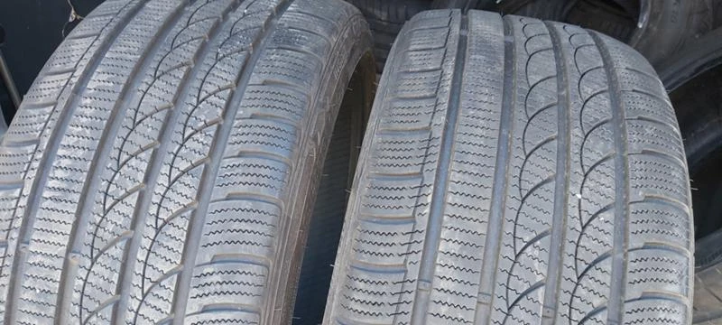 Гуми Зимни 255/35R19, снимка 2 - Гуми и джанти - 30393043