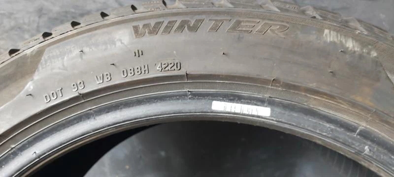 Гуми Зимни 235/45R18, снимка 6 - Гуми и джанти - 35123399