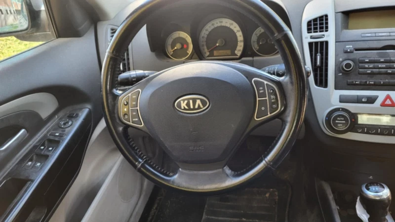 Kia Ceed, снимка 12 - Автомобили и джипове - 48225288