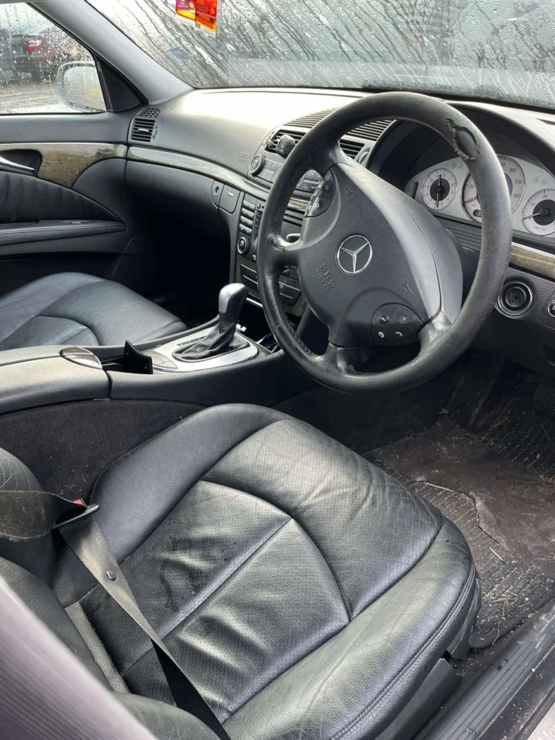 Mercedes-Benz E 320, снимка 8 - Автомобили и джипове - 48731286