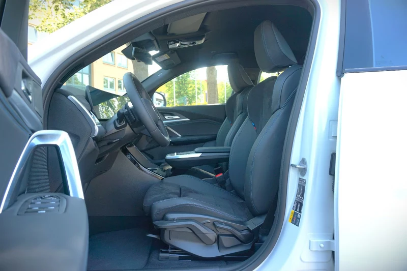 BMW iX2 НОВ!/eDrive20/M-SPORT/204HP/NAVI/LED/ALKH/252gpr, снимка 8 - Автомобили и джипове - 51569747