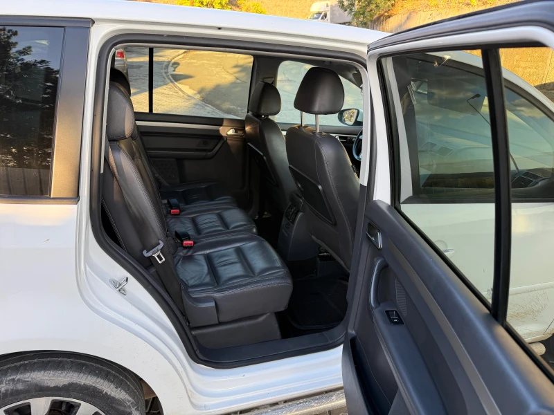 VW Touran 2000-140 ks AVTOMAT, снимка 9 - Автомобили и джипове - 52001846