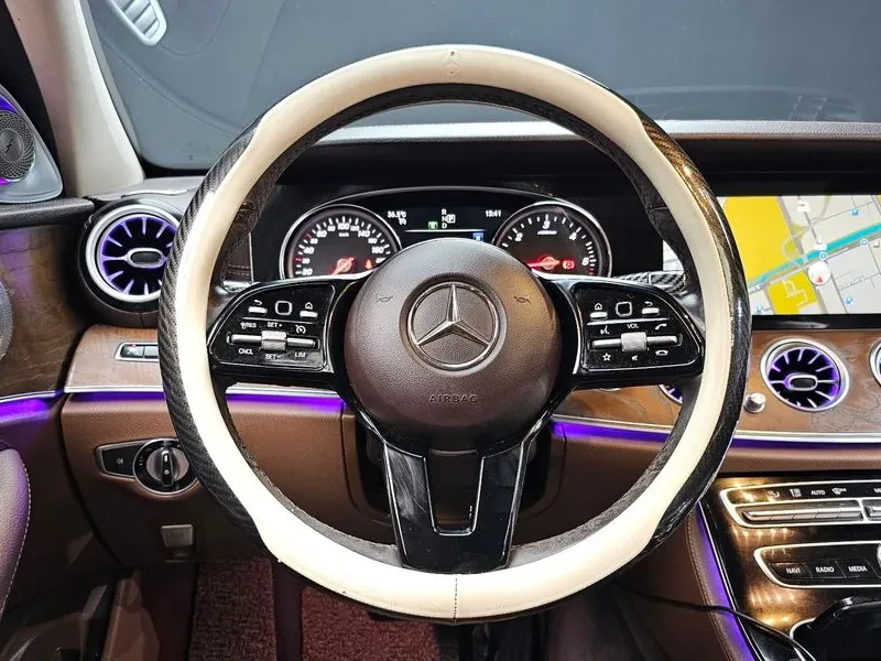 Mercedes-Benz E 220 D 4Matic Exclusive - САМО 30% АВАНС, снимка 13 - Автомобили и джипове - 55800243