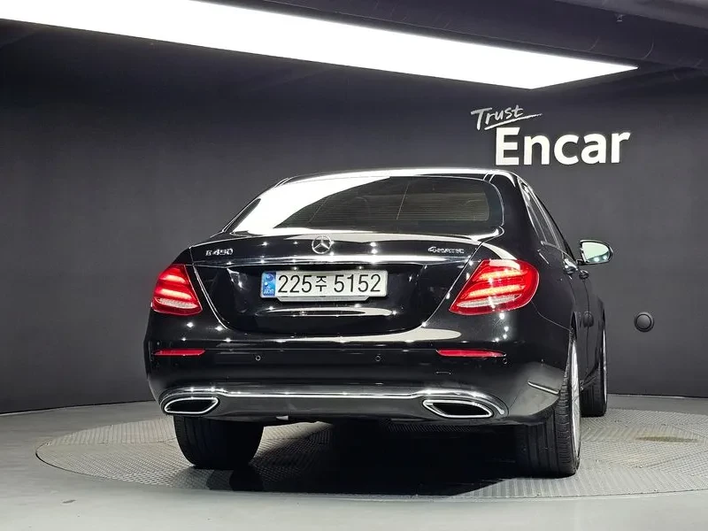 Mercedes-Benz E 220 D 4Matic Exclusive - САМО 30% АВАНС, снимка 4 - Автомобили и джипове - 55800243