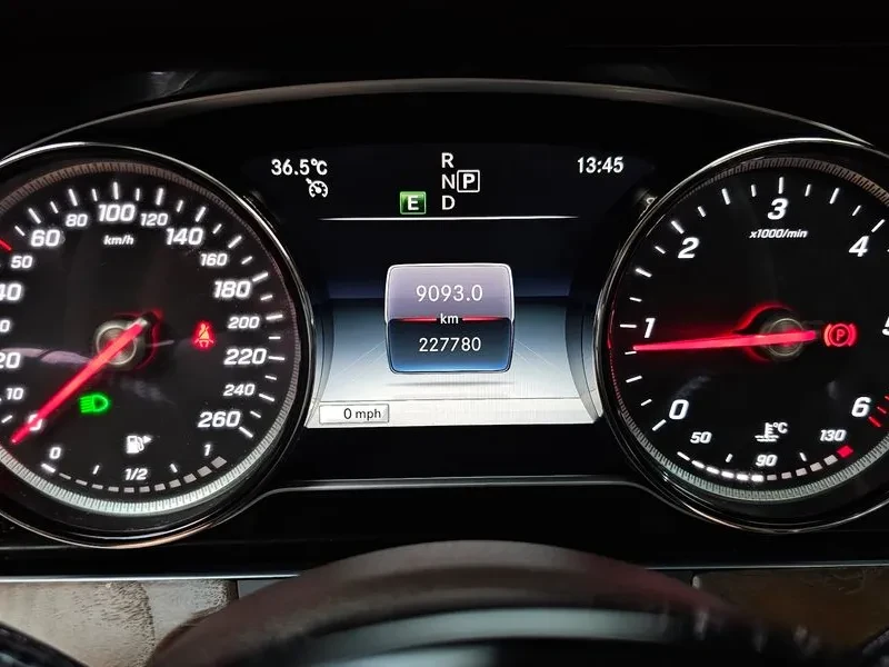 Mercedes-Benz E 220 D 4Matic Exclusive - САМО 30% АВАНС, снимка 8 - Автомобили и джипове - 55800243
