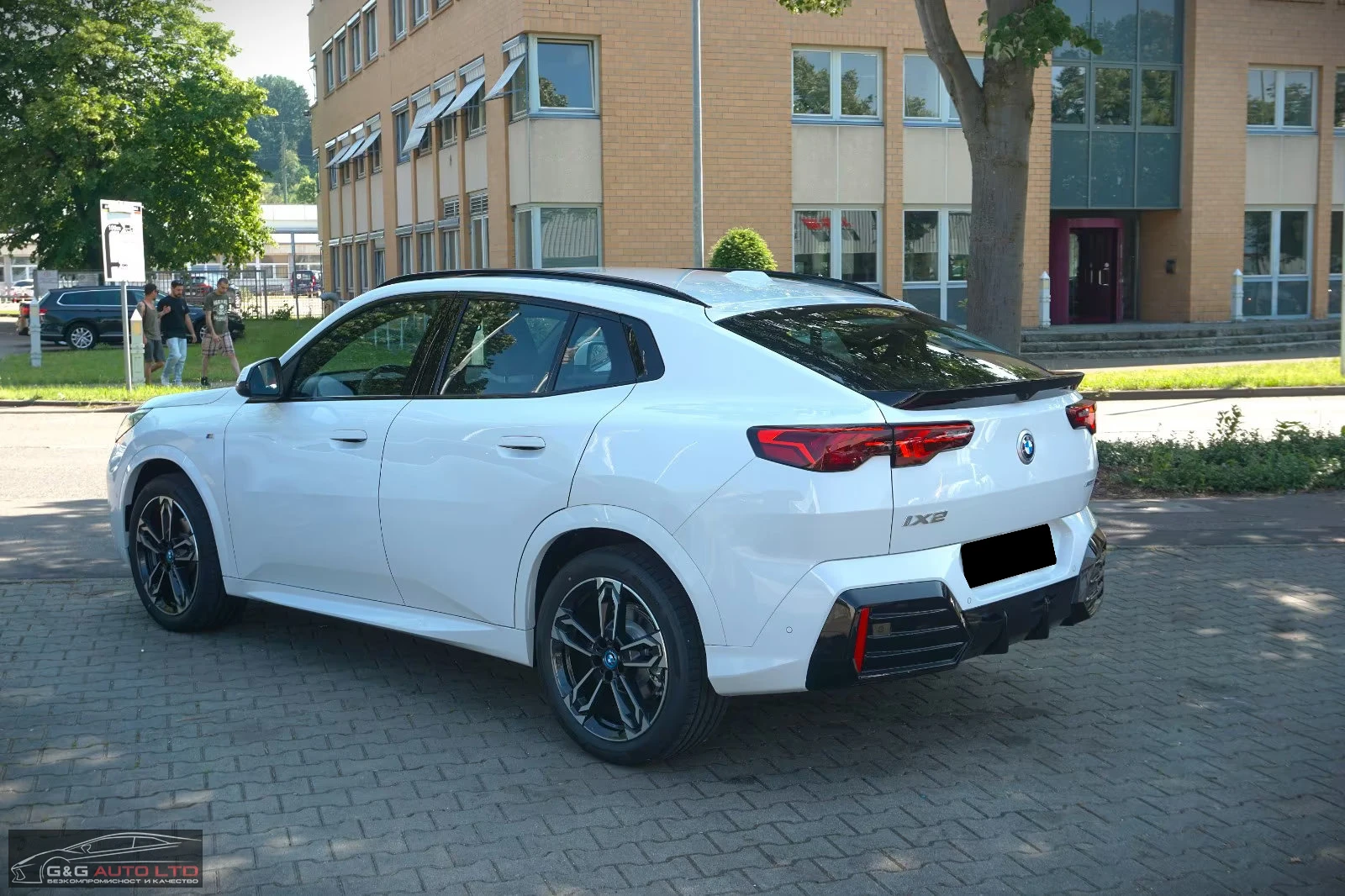 BMW iX2 НОВ!/eDrive20/M-SPORT/204HP/NAVI/LED/CAM/ALKH/252g - изображение 3
