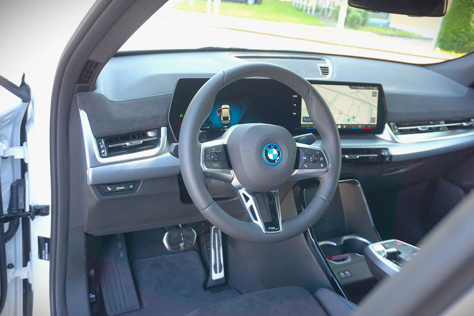 BMW iX2 НОВ!/eDrive20/M-SPORT/204HP/NAVI/LED/CAM/ALKH/252g - изображение 9