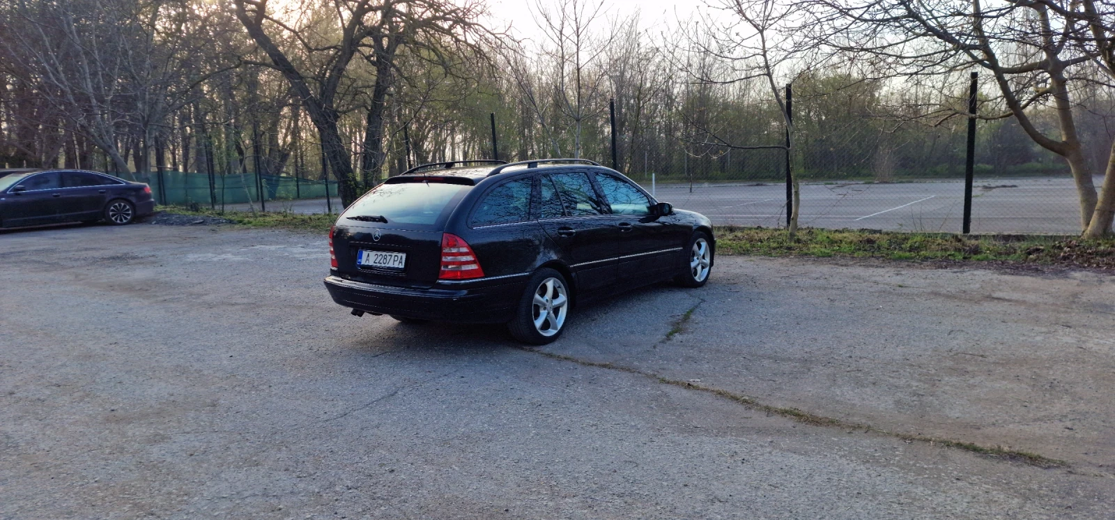 Mercedes-Benz C 220, снимка 2 - Автомобили и джипове - 54217344