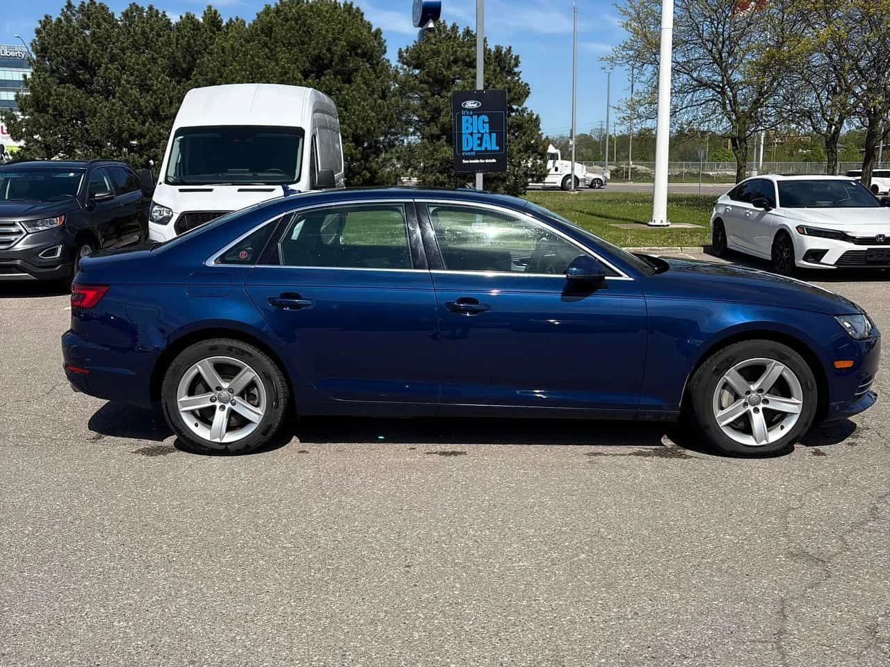 Audi A4 * Komfort * CARFAX * БЕЗ ПЪРВОНАЧАЛНА ВНОСКА, снимка 3 - Автомобили и джипове - 54639834