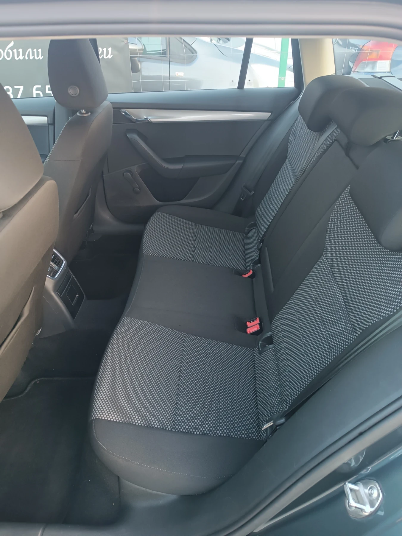 Skoda Octavia 1, 6 tDi, ПЕРФЕКТНА, ЛИЗИНГ , снимка 12 - Автомобили и джипове - 54655880