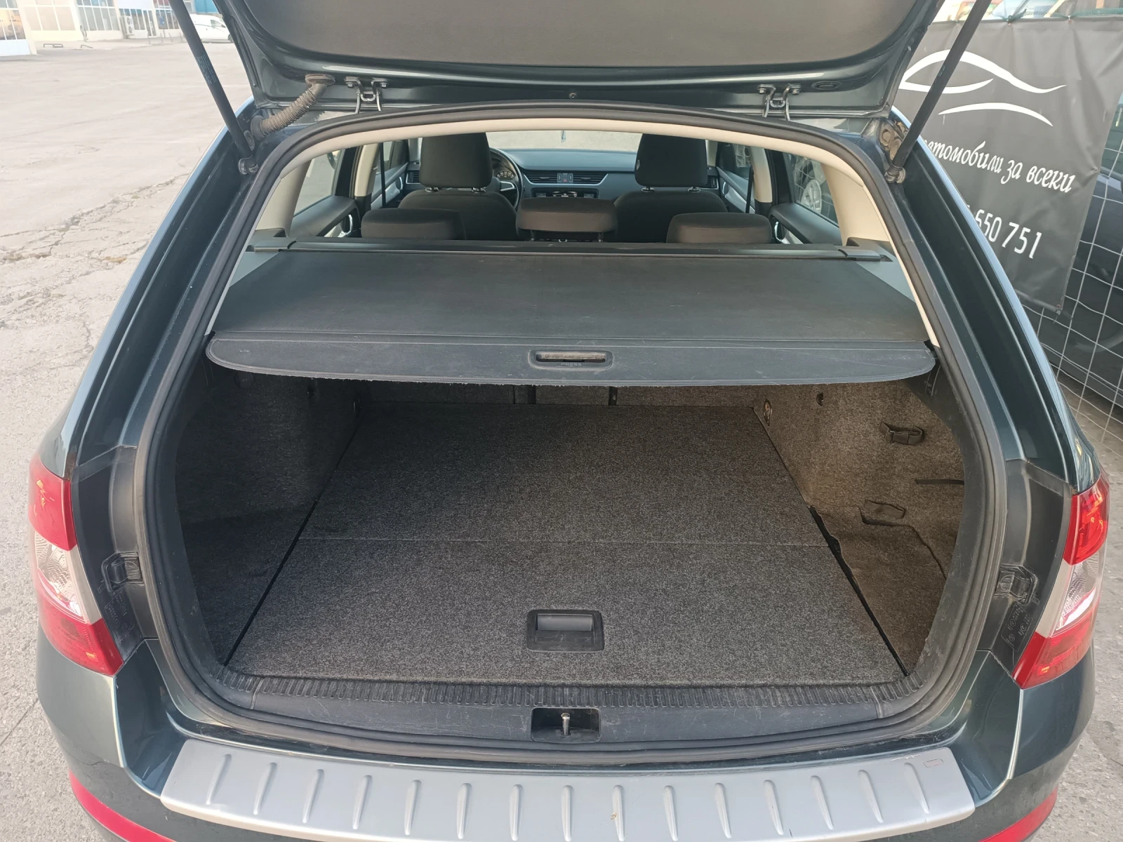 Skoda Octavia 1, 6 tDi, ПЕРФЕКТНА, ЛИЗИНГ , снимка 5 - Автомобили и джипове - 54655880