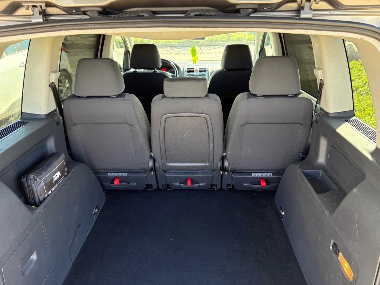 VW Touran, снимка 11 - Автомобили и джипове - 54905423
