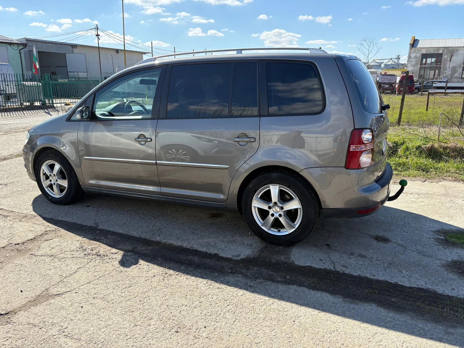 VW Touran, снимка 3 - Автомобили и джипове - 54905423