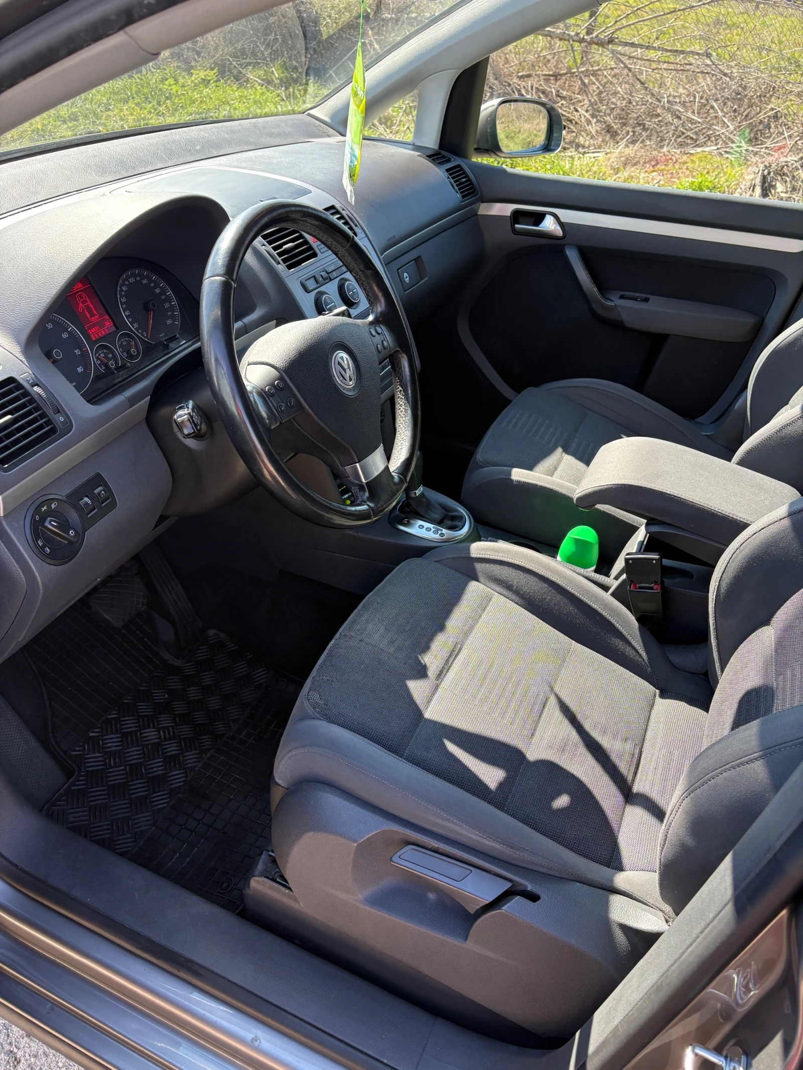 VW Touran, снимка 13 - Автомобили и джипове - 54905423