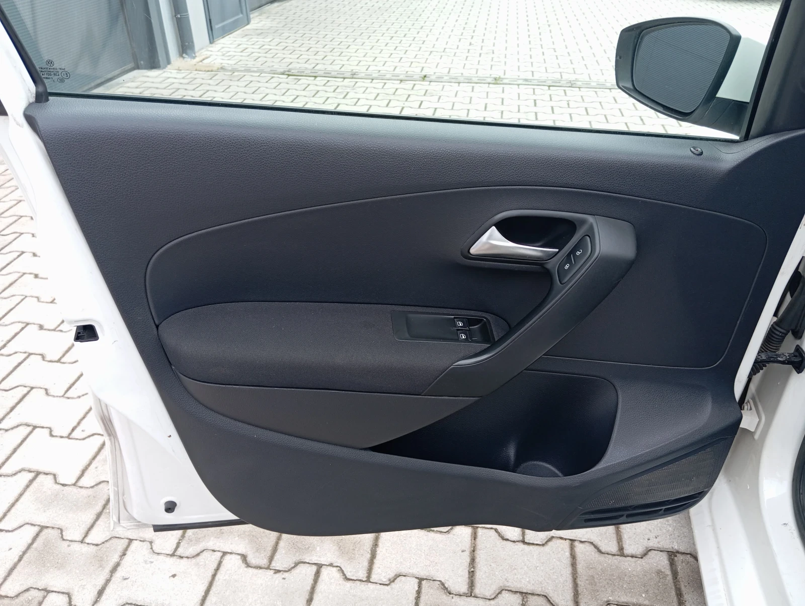 VW Polo 1.2i ЛИЗИНГ , снимка 8 - Автомобили и джипове - 55036795