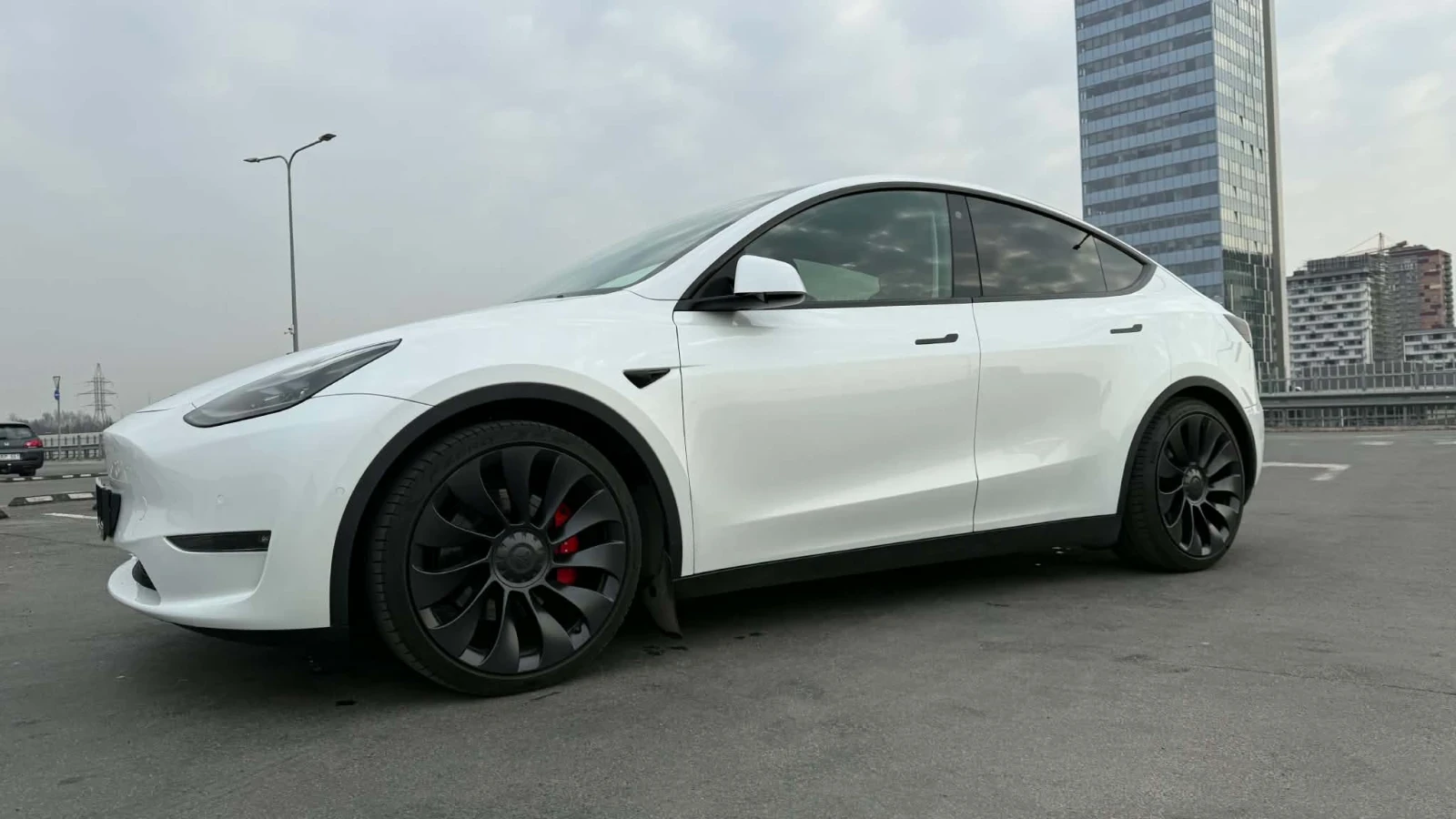 Tesla Model Y Performance , снимка 4 - Автомобили и джипове - 55433156
