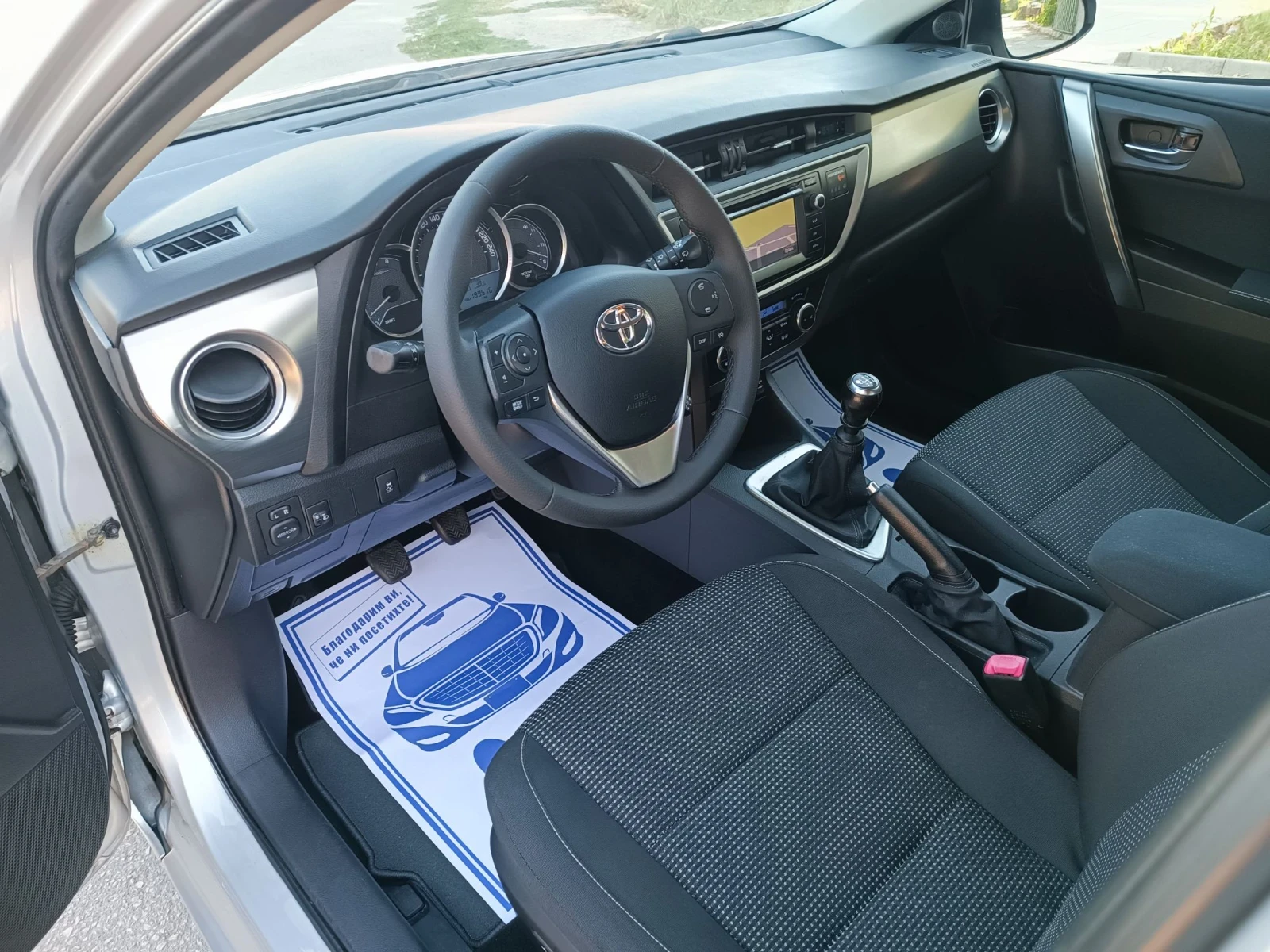 Toyota Auris 1.6i-132кс-ШВЕЙЦАРИЯ-РЪЧКА-6ск-NAVI, снимка 8 - Автомобили и джипове - 55741508